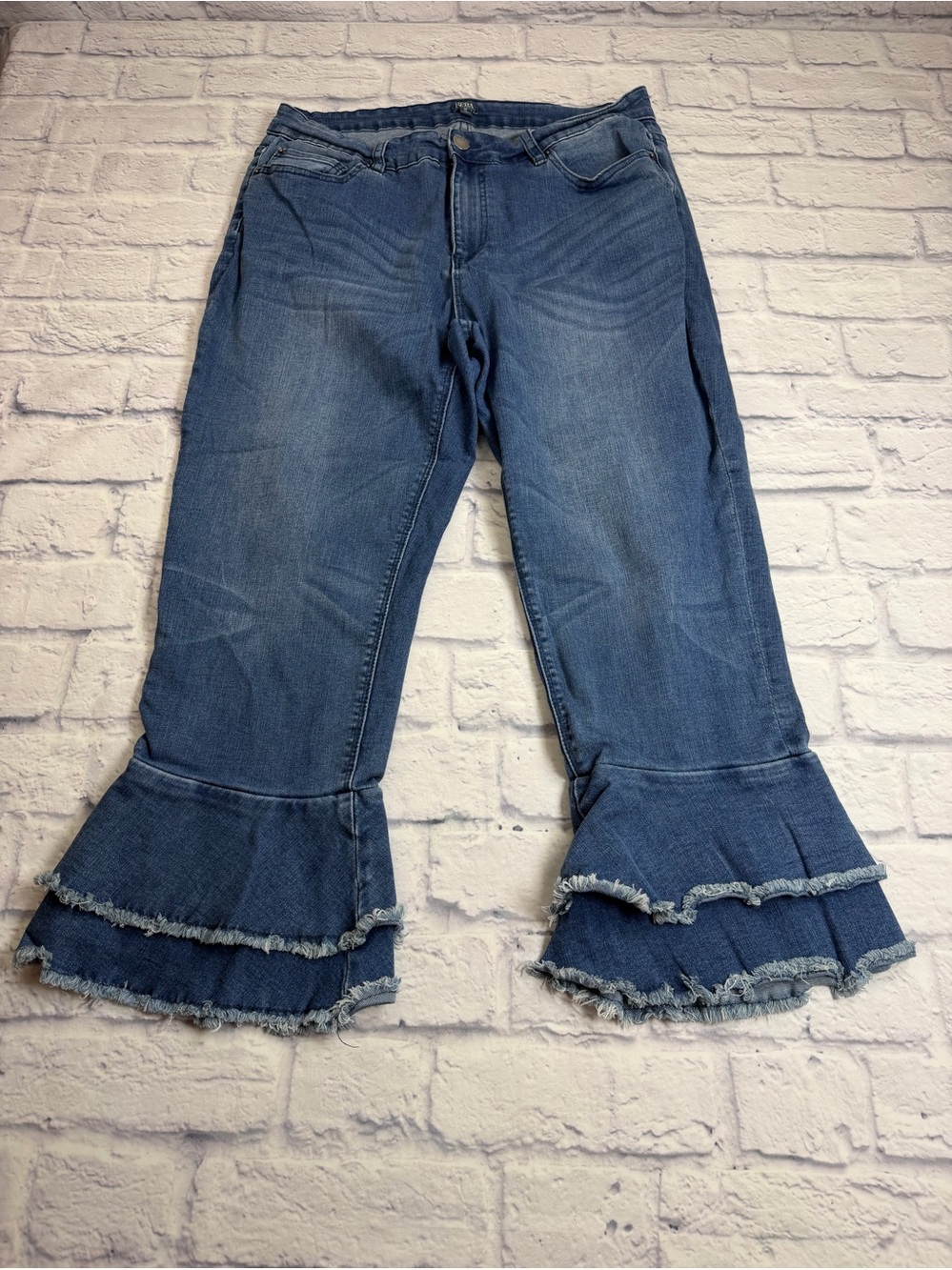 Reba Medium Blue Layered Ruffle Hem Cropped Jeans. Stretch. Size 14.